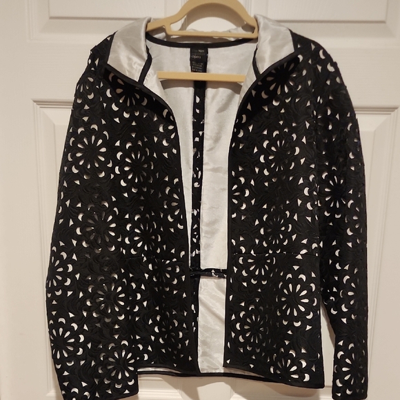TheMETropolitanOPERA Elegant Black and White Women's Jacket - Picture 1 of 11